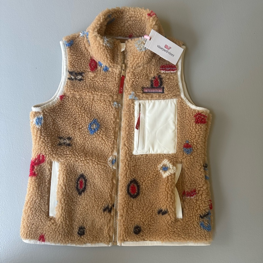 Vineyard Vines Cream and Tan Sherpa Vest
Kids.size-S-(7-8)